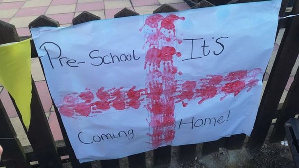 La pancarta de unos niños para apoyar a la selección Inglaterra se vuelve viral al parecer la escena de un crimen