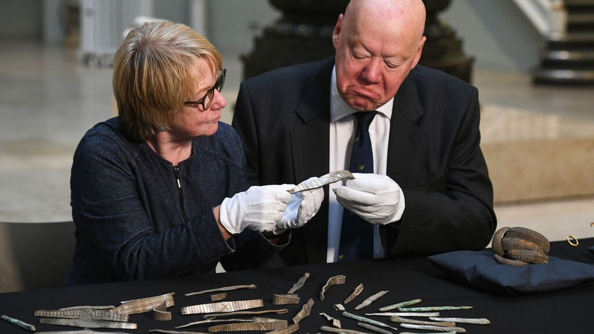 Desvelan los secretos del mayor tesoro vikingo hallado en Gran Bretaña Desvelan los secretos del mayor tesoro vikingo hallado en Gran Bretaña