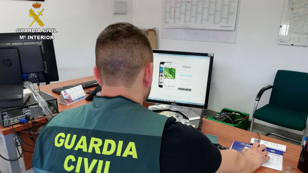 Dos investigados en Carmona por acoso continuado en redes sociales Dos investigados en Carmona por acoso continuado en redes sociales