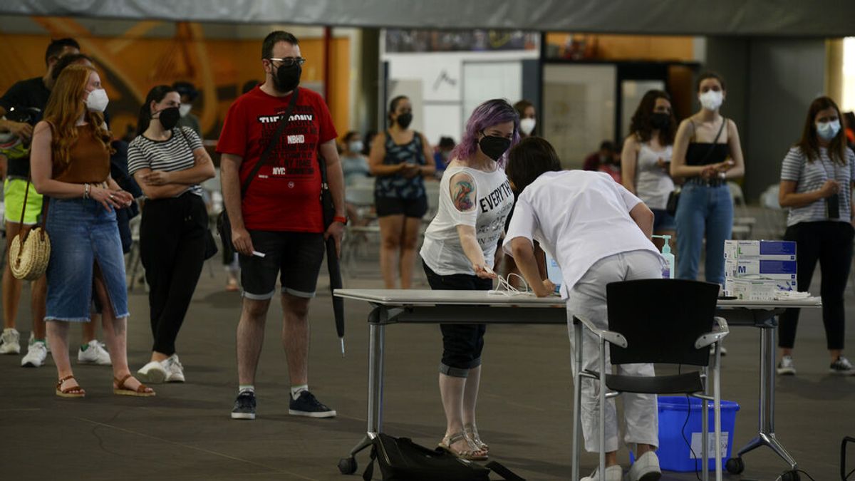 Los contagios de coronavirus continúan aumentando en España Los contagios de coronavirus continúan aumentando en España