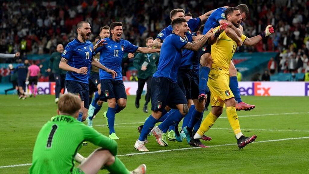 Donnarumma se convierte en el héroe de Italia al parar dos penaltis: La tanda de la final de la Eurocopa