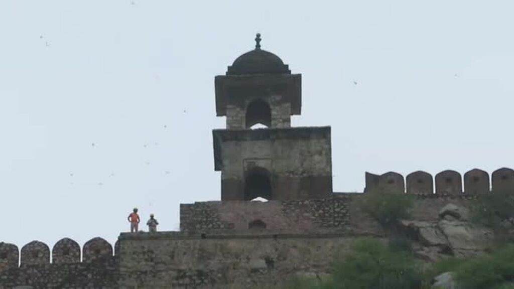 Un rayo mata a 16 turistas locales cuando visitaban un templo en Jaipur, India
