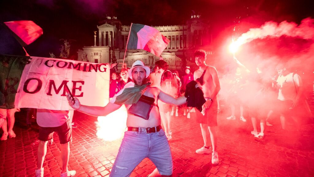Italia se echa a las calles para celebrar su segunda Eurocopa