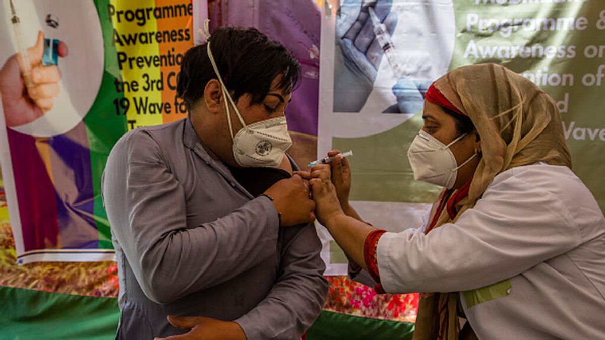 India notifica más de 37.000 casos y 700 muertos por coronavirus durante el último día India notifica más de 37.000 casos y 700 muertos por coronavirus durante el último día