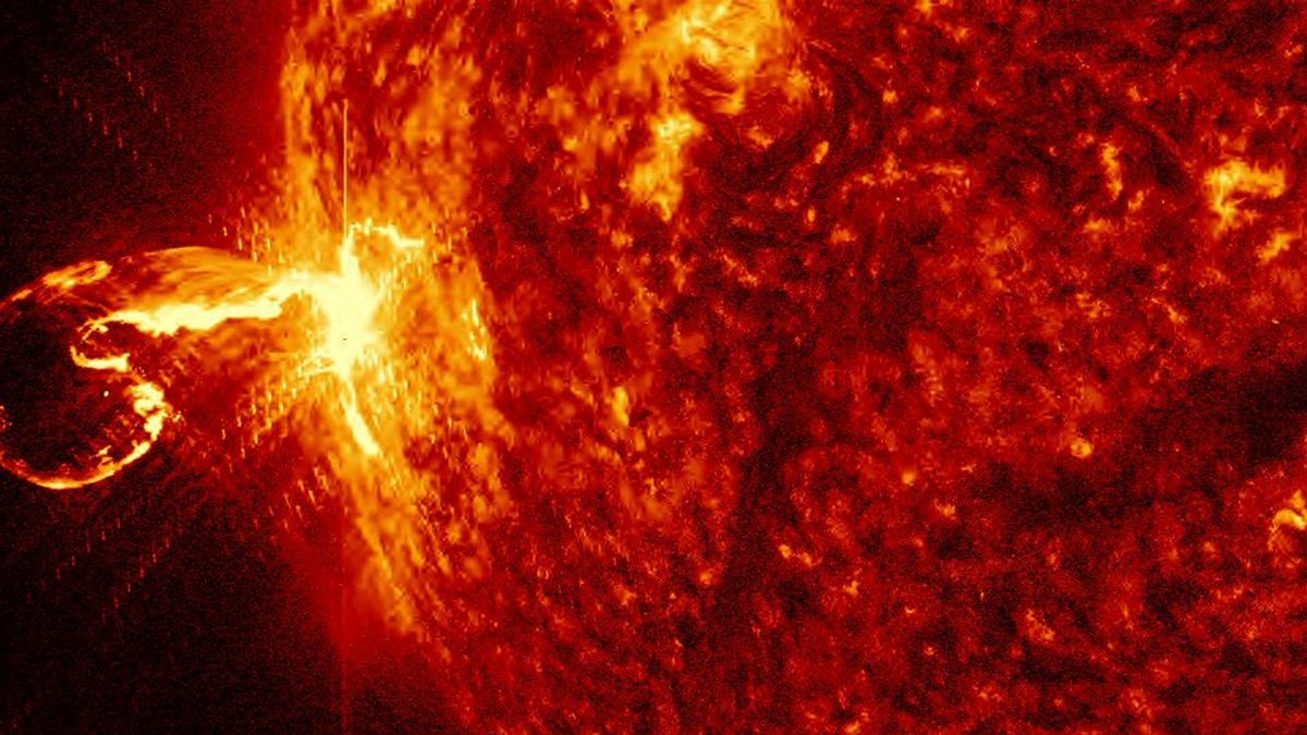 Viento solar en camino: una tormenta geomagnética podría afectar a la Tierra este martes