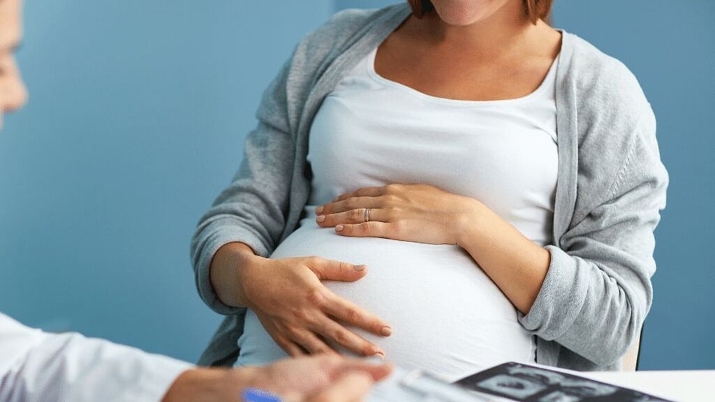 El cerclaje cervical es un procedimiento que se realiza a la mujer embarazada.