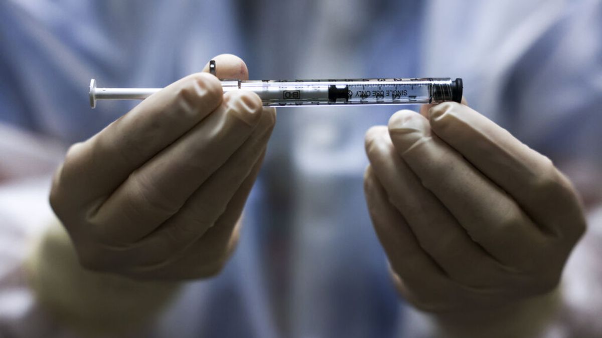 Vacunas de la covid y efectos secundarios: "Después de dos meses, no han ocurrido nunca"