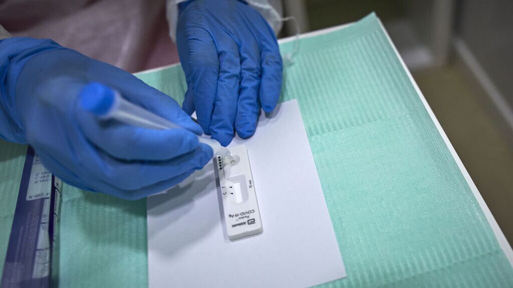 Sanidad aprobará el martes poder comprar test antígenos sin receta en farmacias
