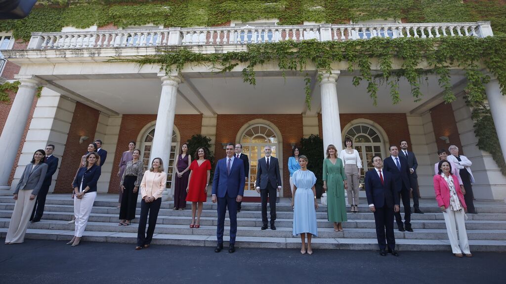 Sánchez preside la foto de familia y la primera reunión de su nuevo Gobierno