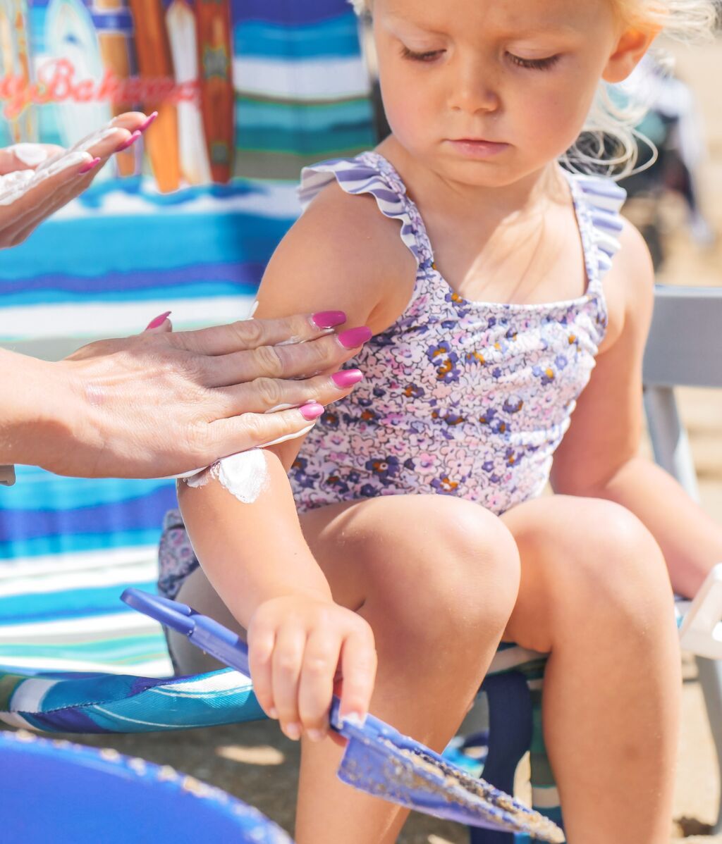 niña-playa