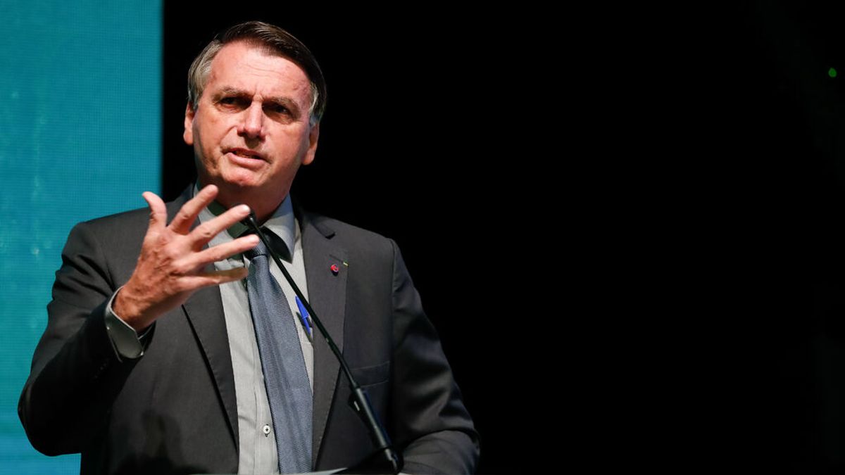 Bolsonaro es hospitalizado con dolores abdominales tras días de hipo persistente Bolsonaro es hospitalizado con dolores abdominales tras días de hipo persistente