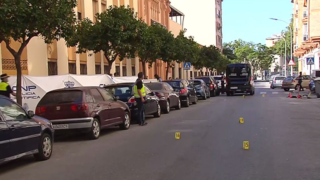 Mata a su expareja en Málaga tiroteándola en plena calle, a las puertas del colegio donde trabajaba