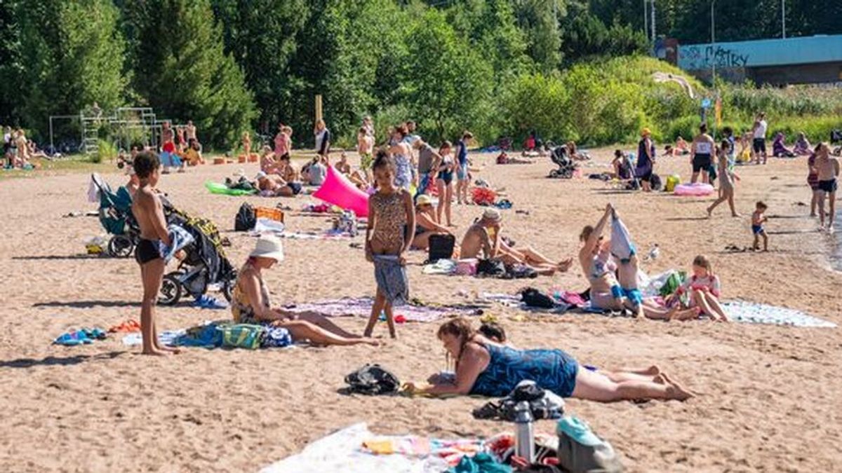 Las playas finlandesas se tiñen de verde tras casi un mes de ola de calor