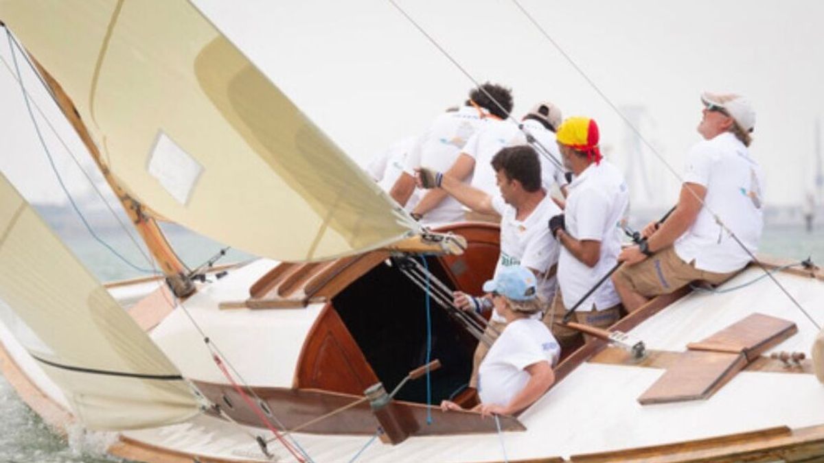 Ainhoa Arteta, una madrina de lujo para la embarcación del equipo 'Estrella del Viento' Ainhoa Arteta, una madrina de lujo para la embarcación del equipo 'Estrella del Viento'