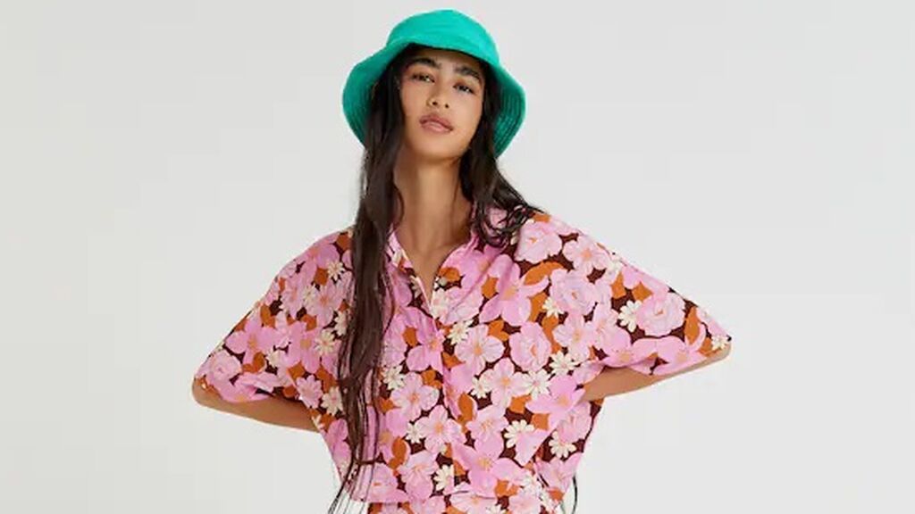 Camisas estampadas en verano, la mejor opción para cualquier momento del día