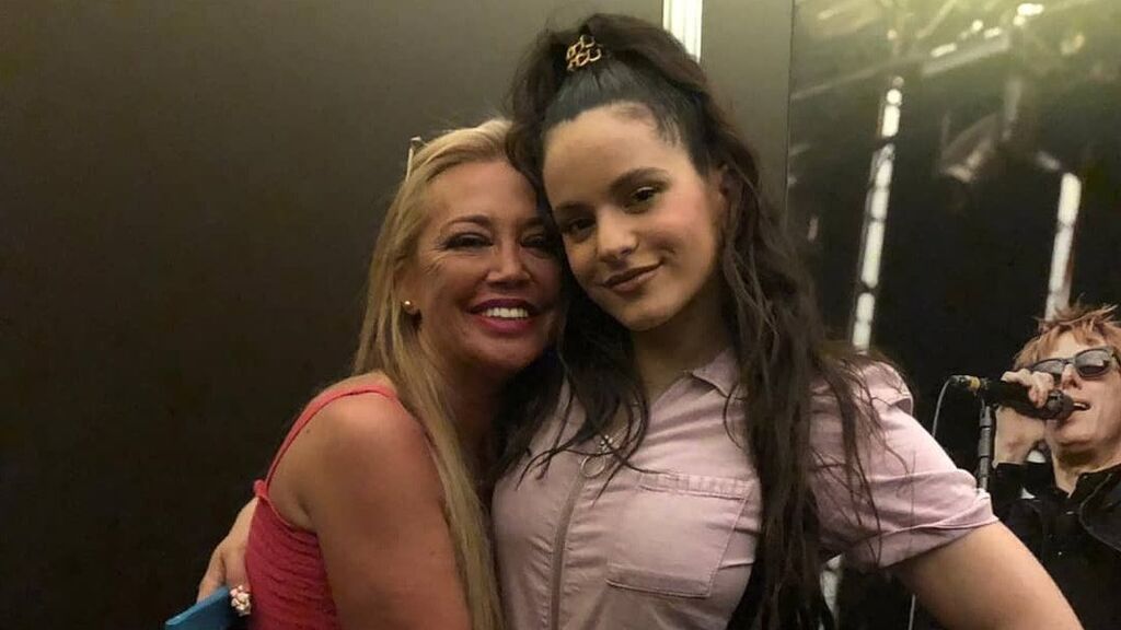 Rosalía, fan del nuevo producto de su amiga Belén Esteban: "Está buenísimo"