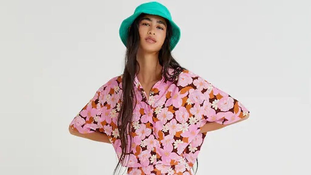 CAMISA-FLORES-RETRO-PULL-BEAR