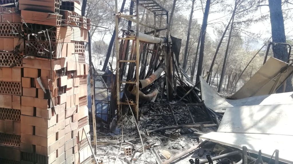 Así quedó la urbanización donde empezó el incendio de Martorell