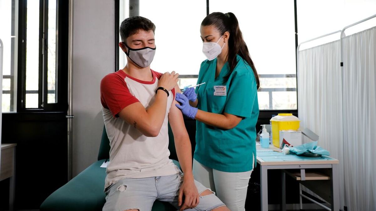 Las muertes de la quinta ola son inferiores en un 93% a las de anteriores gracias a las vacunas Las muertes de la quinta ola son inferiores en un 93% a las de anteriores gracias a las vacunas