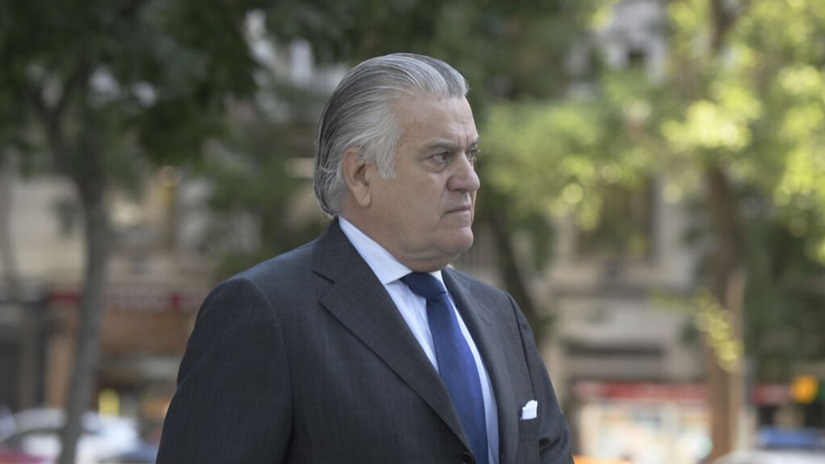 Bárcenas dice al juez que los ministros de Fomento y Medio Ambiente del PP trataban con donantes de la 'caja b' Bárcenas dice al juez que los ministros de Fomento y Medio Ambiente del PP trataban con donantes de la 'caja b'