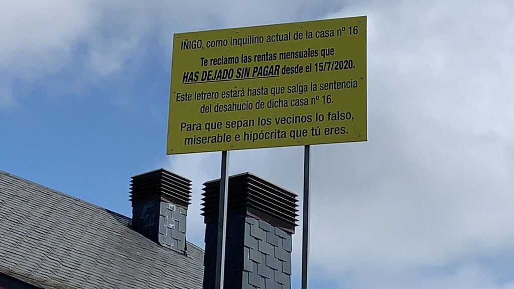 Cartel colocado en Donostia