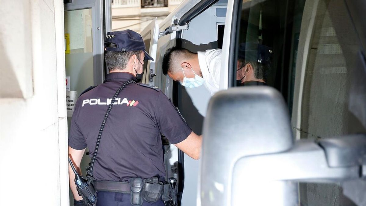 Condenados a penas de entre 14 y 18 años de cárcel los cuatro acusados de la violación grupal de Callosa Condenados a penas de entre 14 y 18 años de cárcel los cuatro acusados de la violación grupal de Callosa