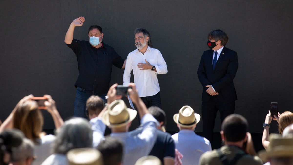 Cuixart, presidente de Òmnium, a Puigdemont y Junqueras: "Lo volveremos a hacer, juntos y mejor" Cuixart, presidente de Òmnium, a Puigdemont y Junqueras: "Lo volveremos a hacer, juntos y mejor"