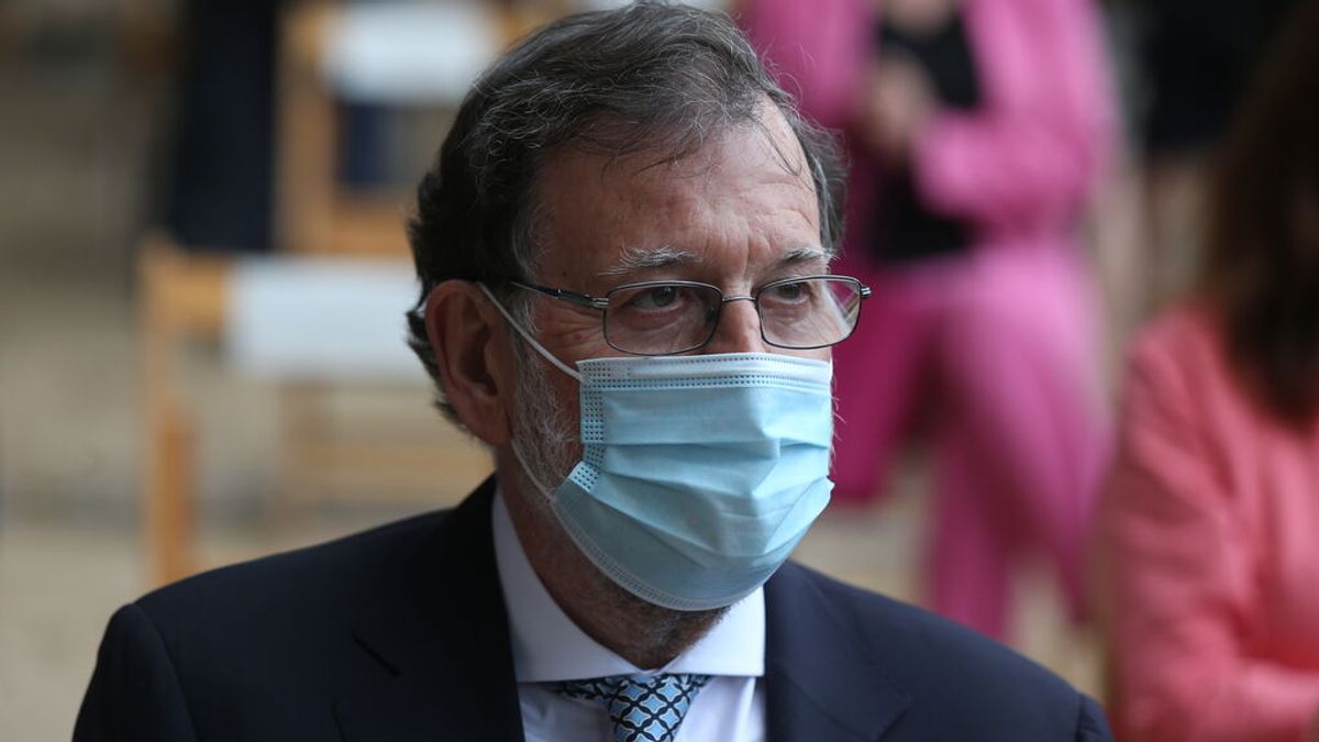 Rajoy reconoce que se identifica más con el PP de Feijóo que con el de Ayuso
