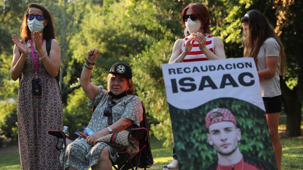 Familiares y amigos de Isaac piden "justicia" en un acto homenaje en el Parque del Oeste de Madrid