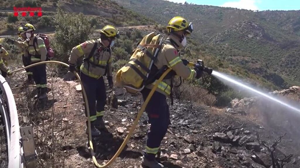 Los Bomberos frenan el avance del fuego de Llançà tras quemar 410 hectáreas