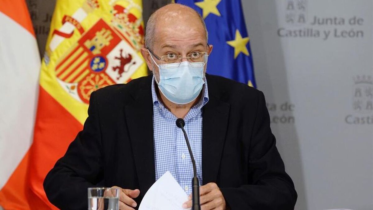 Castilla y León ve "inviable" el toque de queda: "Lo que se vive hoy en este país es un auténtico esperpento" Castilla y León ve "inviable" el toque de queda: "Lo que se vive hoy en este país es un auténtico esperpento"