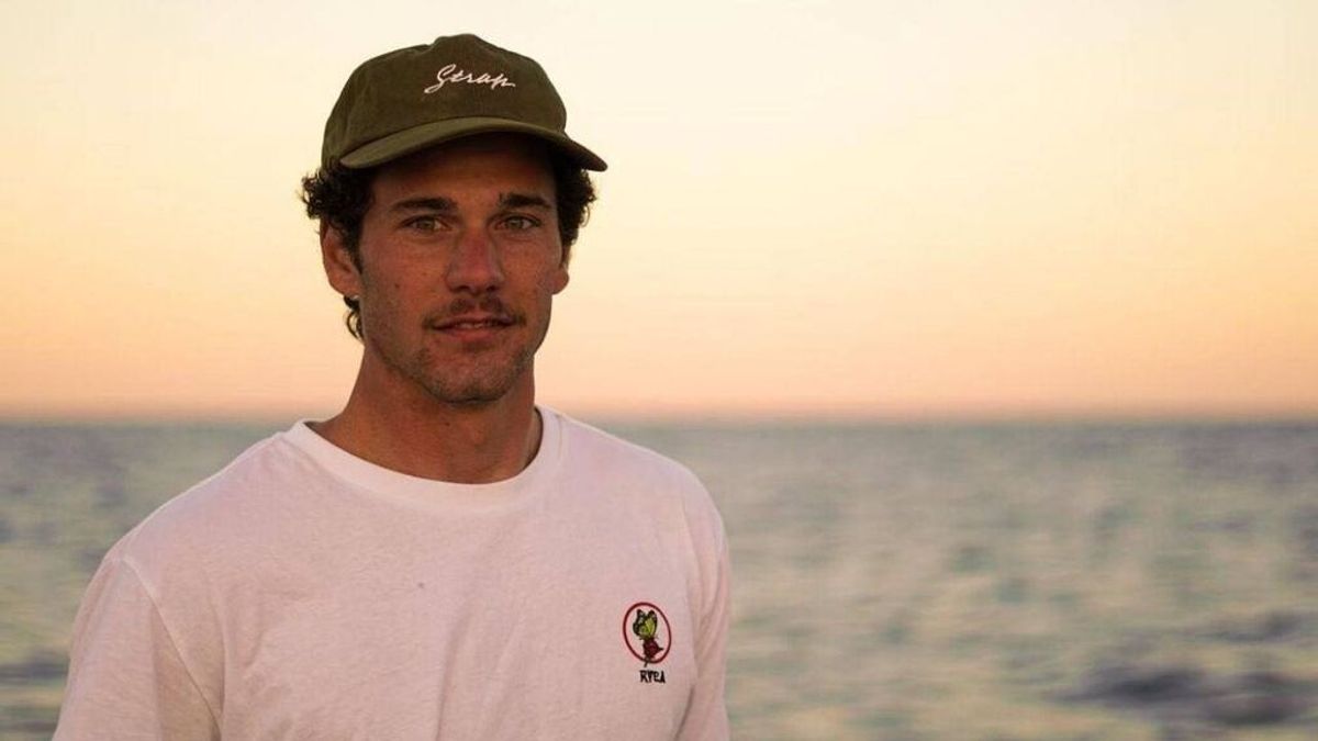 Muere el surfista español Óscar Serra en México tras caer de una ola y golpearse contra el fondo del mar Muere el surfista español Óscar Serra en México tras caer de una ola y golpearse contra el fondo del mar