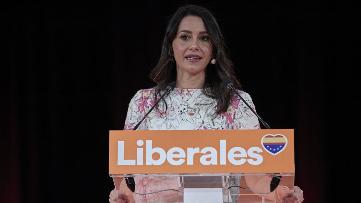 Arrimadas reafirma su "convicción" en Ciudadanos y apela a los votantes del PSOE y del PP Arrimadas reafirma su "convicción" en Ciudadanos y apela a los votantes del PSOE y del PP