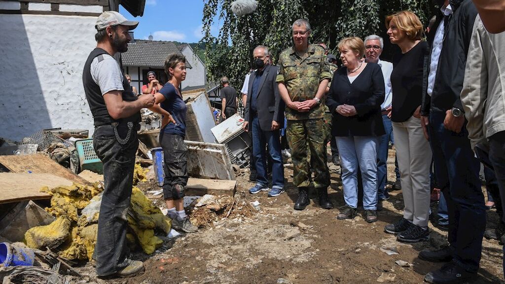Angela Merkel visita las zonas afectadas por las inundaciones
