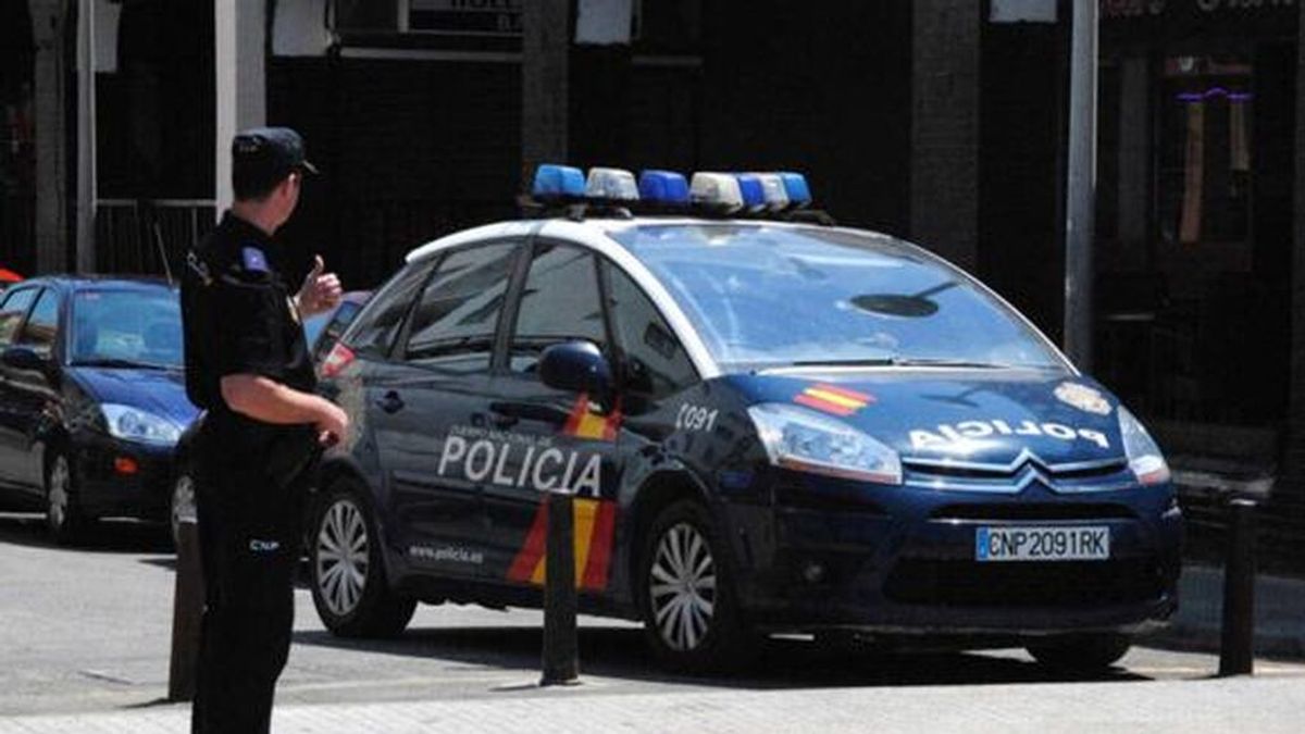 Detienen a un hombre de 36 años en Elche: grabó a una mujer semidesnuda en los probadores de una tienda