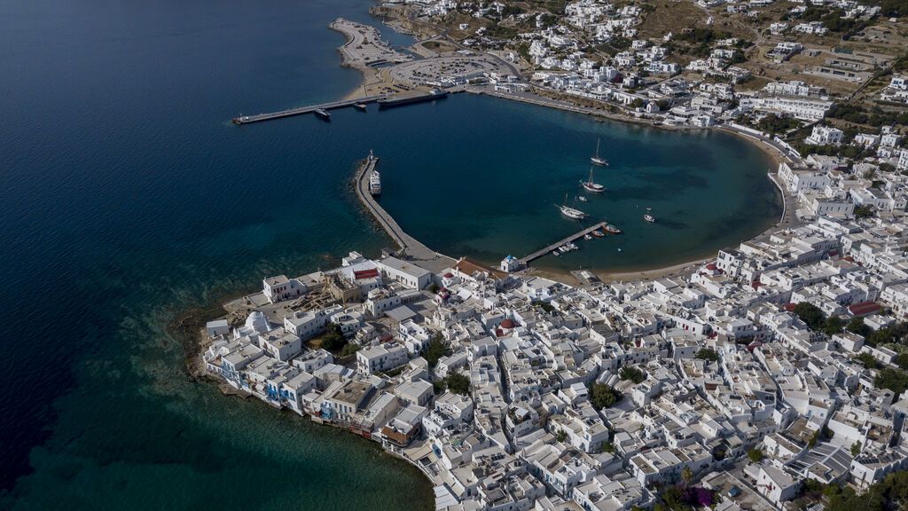 La isla de Mikonos (en Grecia) aplica restricciones al ocio nocturno ante el aumento de los contagios