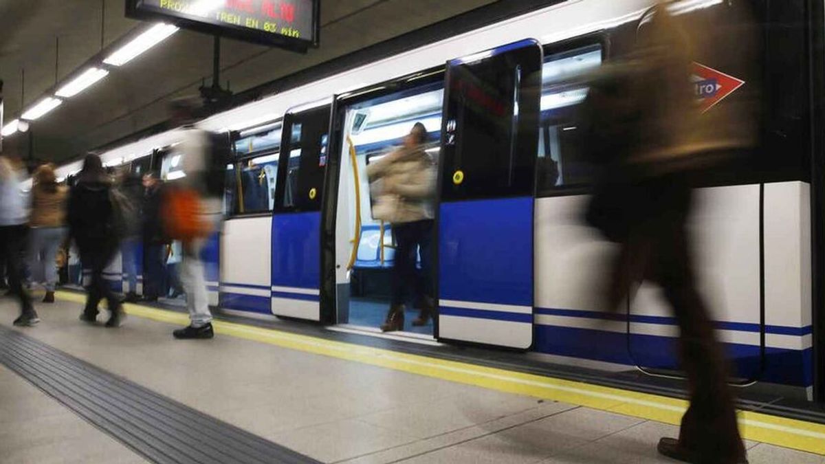 Brutal agresión a un enfermero en el Metro de Madrid por pedirle a un pasajero que se pusiera la mascarilla