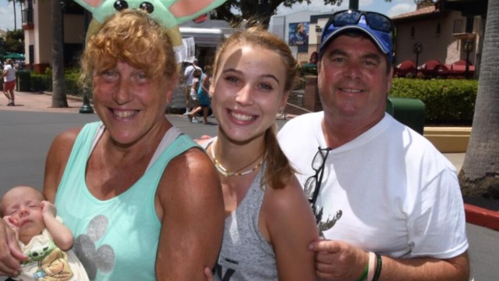 Barbara Higgins y Kenny Banzhoff, junto a sus dos hijos el pasado mes de abril