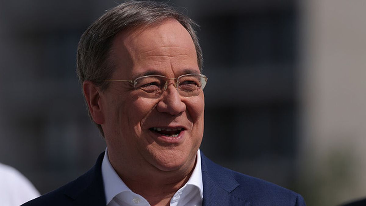 Las carcajadas del candidato a canciller conservador en la peor catástrofe natural que recuerda Alemania Las carcajadas del candidato a canciller conservador en la peor catástrofe natural que recuerda Alemania