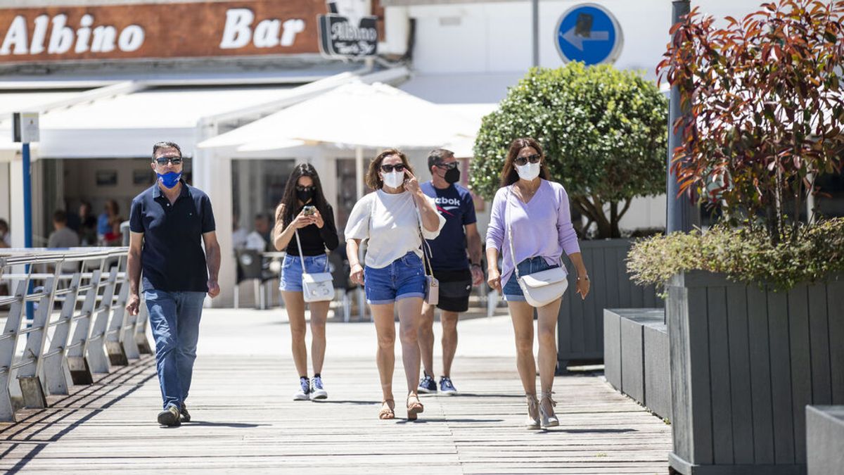 Los españoles son la población que menos mantendrá la distancia social y la mascarilla una vez vacunados Los españoles son la población que menos mantendrá la distancia social y la mascarilla una vez vacunados