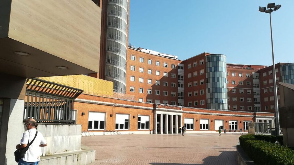 Crece la presión en los hospitales vascos: "De repente tienes todo limpio y en tres días se te llenan dos plantas" Crece la presión en los hospitales vascos: "De repente tienes todo limpio y en tres días se te llenan dos plantas"