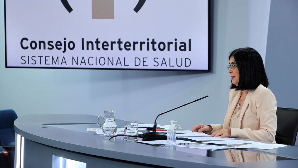 Darias saca la calculadora y lanza un recado a Ayuso: Madrid puede poner las segundas dosis que le faltan