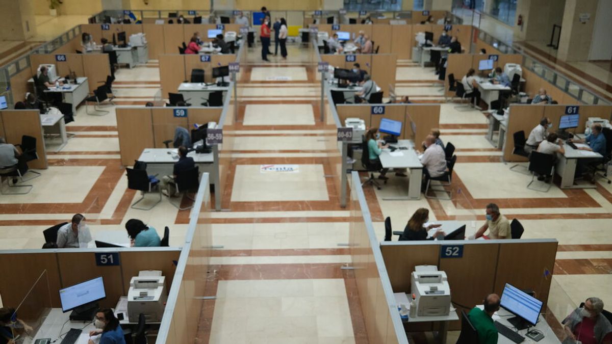 Los interinos de más de 10 años accederan a la plaza sin opositar Los interinos de más de 10 años accederan a la plaza sin opositar