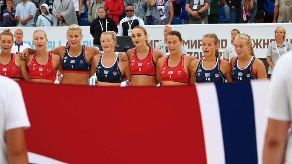 Las jugadoras noruegas de balonmano playa que se negaron a usar bikini han sido sancionadas por utilizar mallas