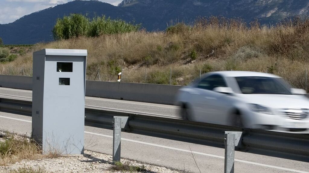 La DGT sigue vigilante de los conductores que le pisan en verano: los nuevos límites de velocidad y las multas a las que te expones