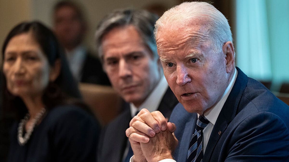 Biden se enfrenta a Facebook por los brotes de Covid Biden se enfrenta a Facebook por los brotes de Covid