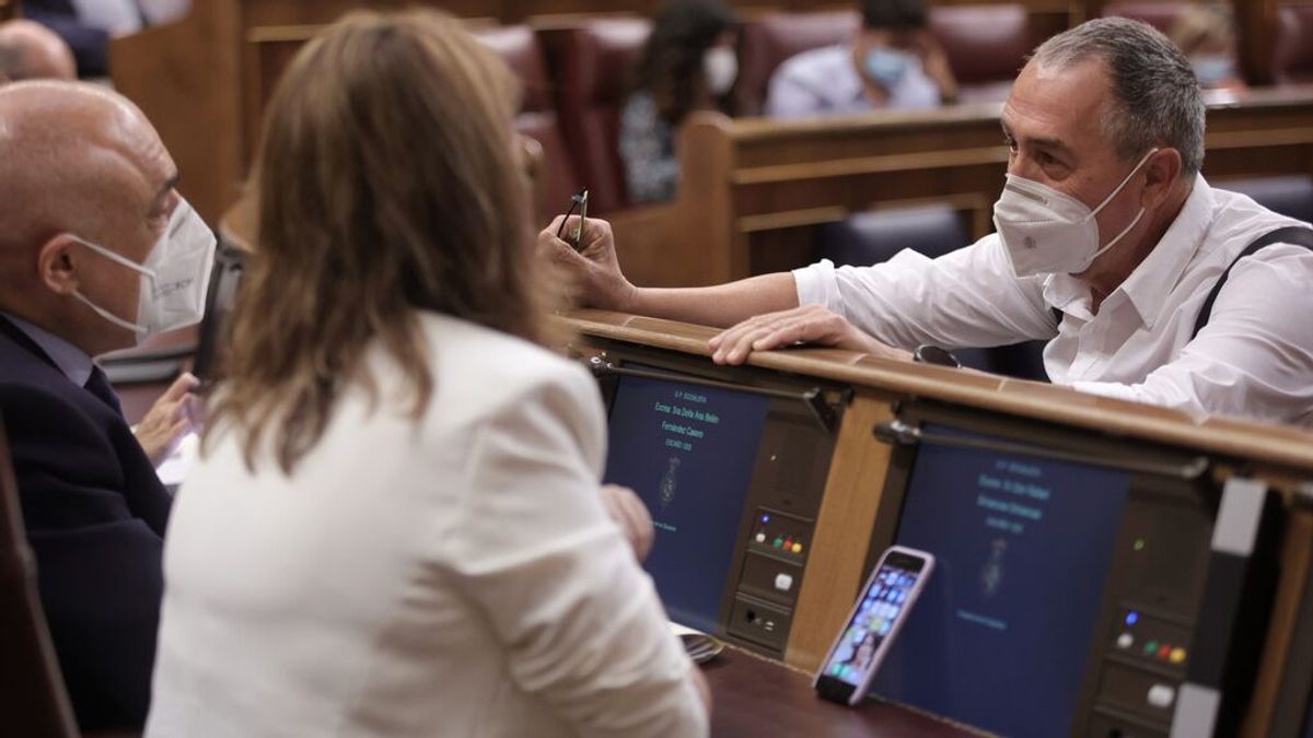 El Congreso da luz verde al decreto del fin de las mascarillas en el exterior y con distancia de seguridad El Congreso da luz verde al decreto del fin de las mascarillas en el exterior y con distancia de seguridad