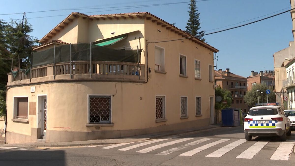 Unos okupas en Manresa sumen a sus vecinos en un sinvivir: "Son peligrosos, han destrozado nuestra paz" Unos okupas en Manresa sumen a sus vecinos en un sinvivir: "Son peligrosos, han destrozado nuestra paz"