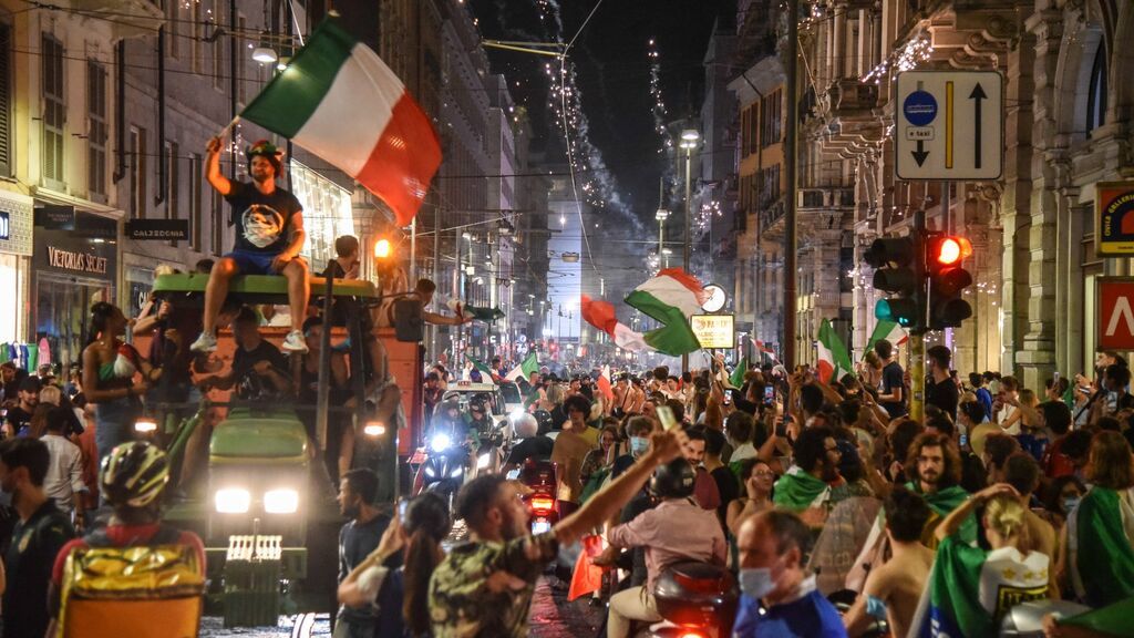 Italia culpa del repunte de contagios a las celebraciones por la victoria en la Eurocopa