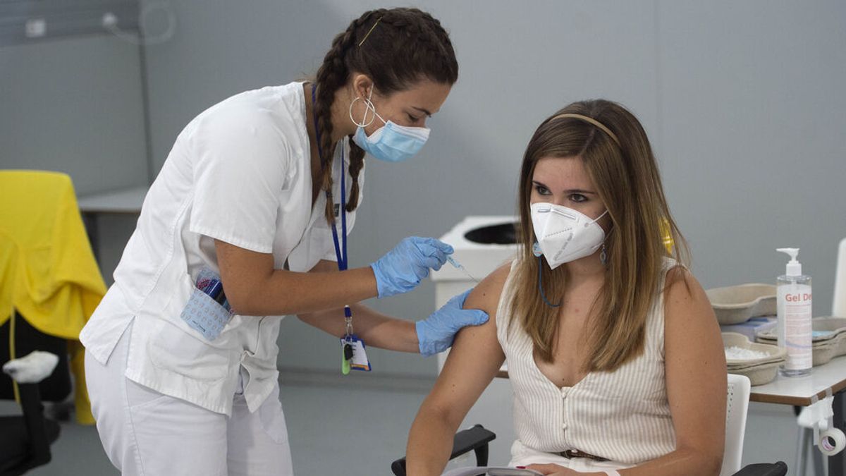 Andalucía abre la vacunación contra el Covid a los mayores de 20 años Andalucía abre la vacunación contra el Covid a los mayores de 20 años